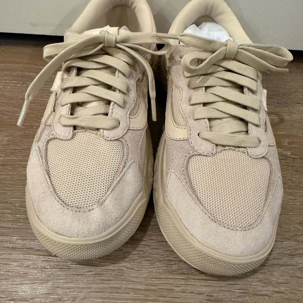 Vans Women's Cream Sneakers